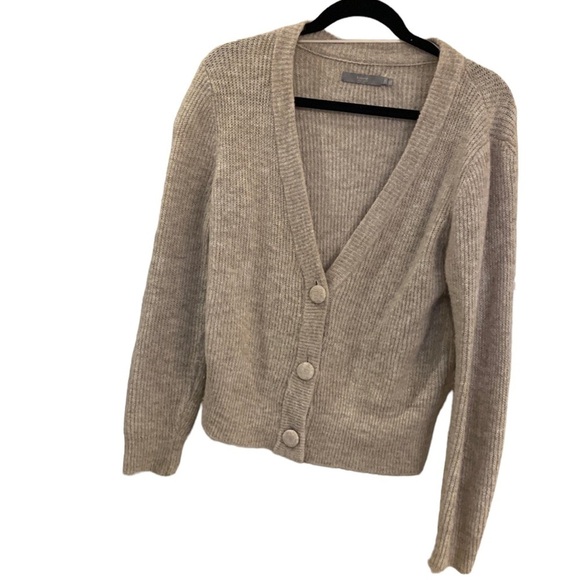 Elegant Beige Women's Cardigan - Picture 7 of 13